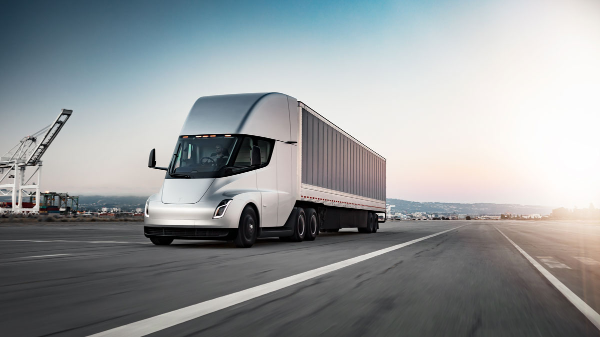 le tesla semi séduit les chauffeurs grâce à ses performances innovantes, son autonomie impressionnante et son design futuriste, révolutionnant le transport routier.