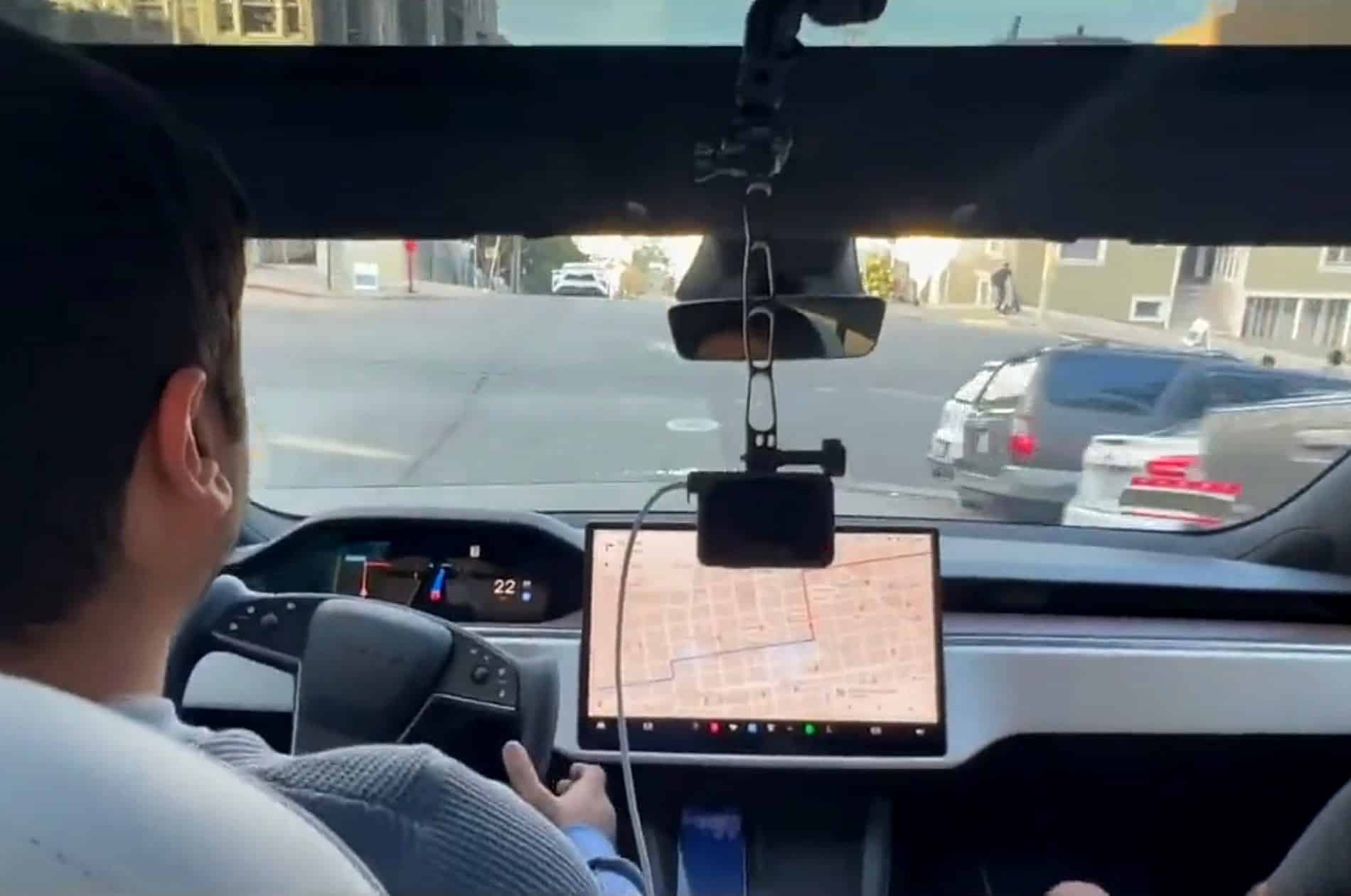une vidéo dévoile une faille majeure du système full self-driving (fsd) de tesla, suscitant des inquiétudes sur la sécurité et la fiabilité de cette technologie avancée.