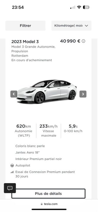 un propriétaire d'une tesla model 3 réclame 6 400 € au constructeur, soulevant des questions sur la qualité et le service.