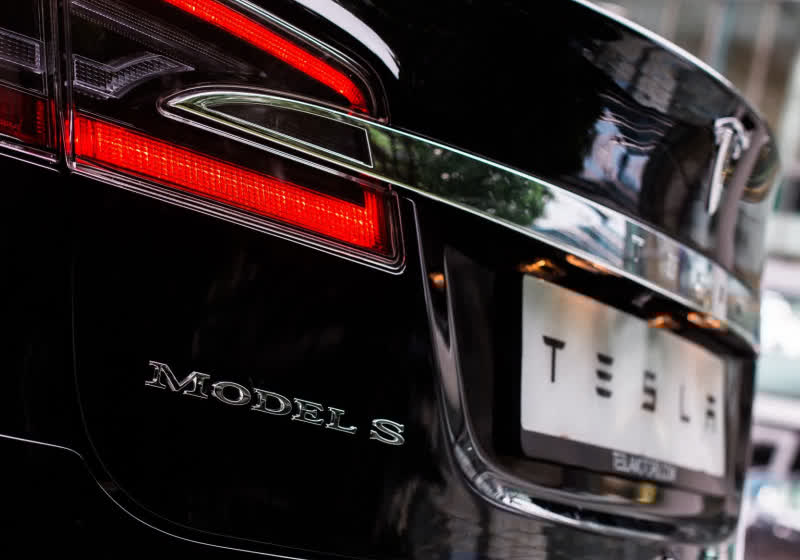 découvrez comment tesla fait face aux sanctions liées au piratage de ses systèmes de conduite autonome et les mesures mises en place pour protéger ses technologies innovantes.