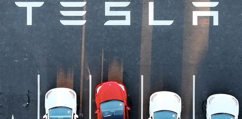 découvrez les résultats solides de tesla et son ambitieux plan d'investissement pour l'avenir, renforçant sa position de leader dans l'industrie automobile électrique.