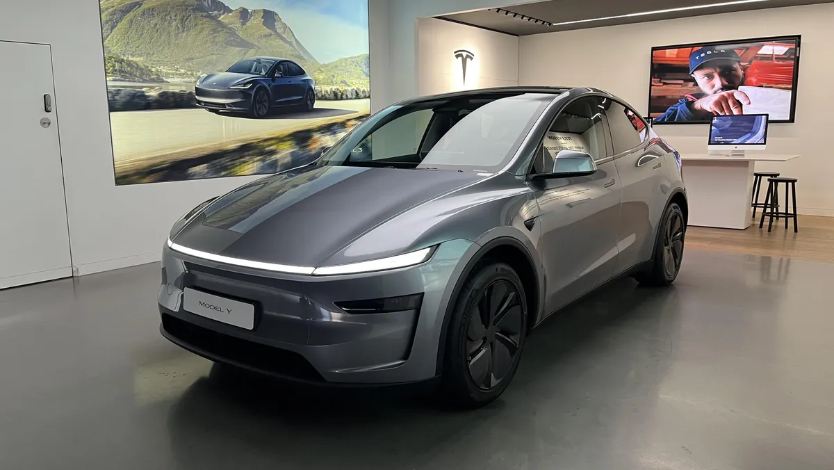 tesla enregistre une hausse de ses ventes de 6 % au premier trimestre, un résultat inférieur aux attentes des analystes.