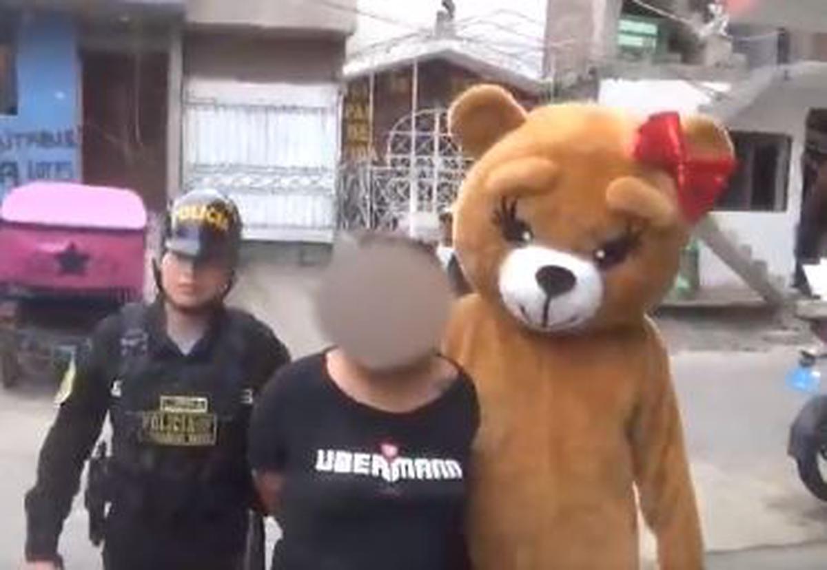 trois personnes condamnées pour s'être déguisées en ours et avoir utilisé des voitures de luxe de manière illégale, suscitant l'attention des autorités.