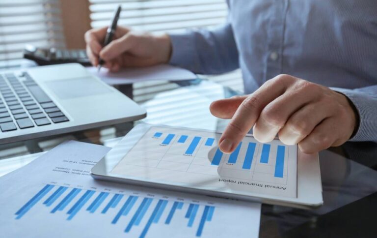 découvrez les meilleures options de comptes bancaires pour auto-entrepreneurs en 2026, adaptées à vos besoins professionnels et réglementations actuelles.