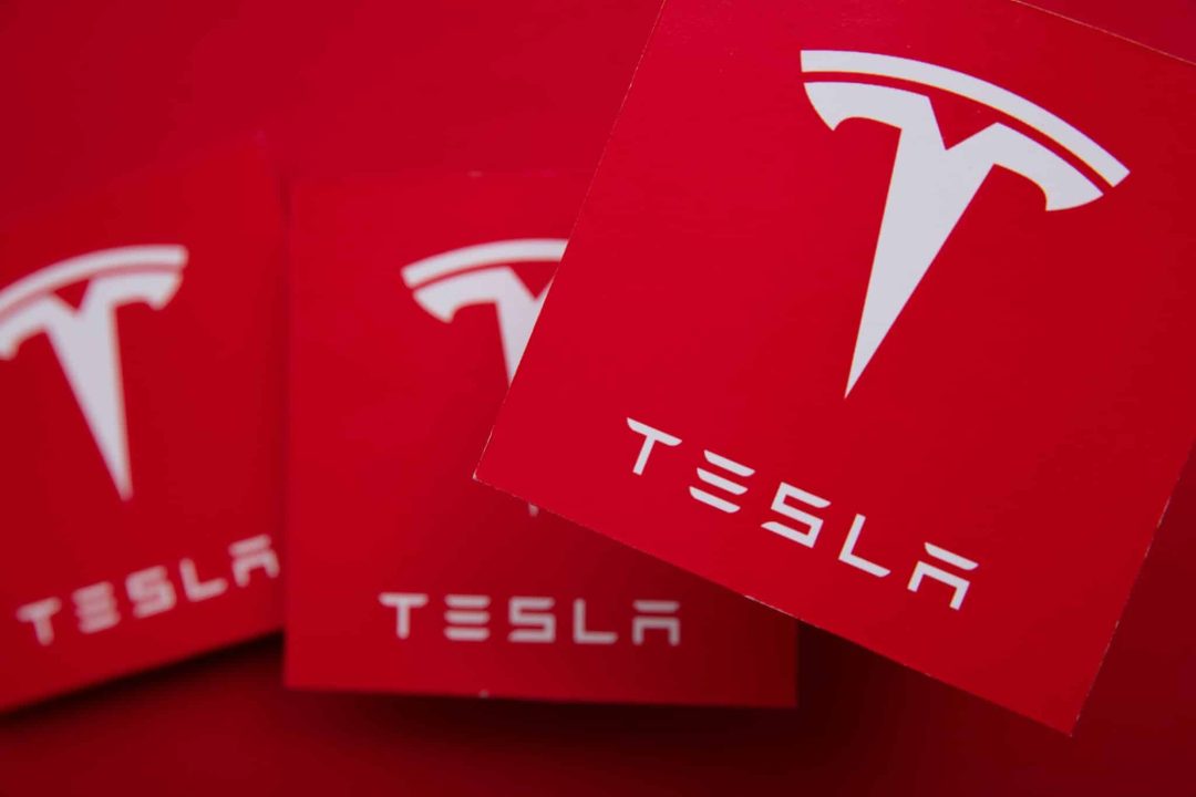 découvrez comment un logiciel chinois innovant rivalise avec la technologie full self-driving (fsd) de tesla, offrant de nouvelles avancées dans la conduite autonome.