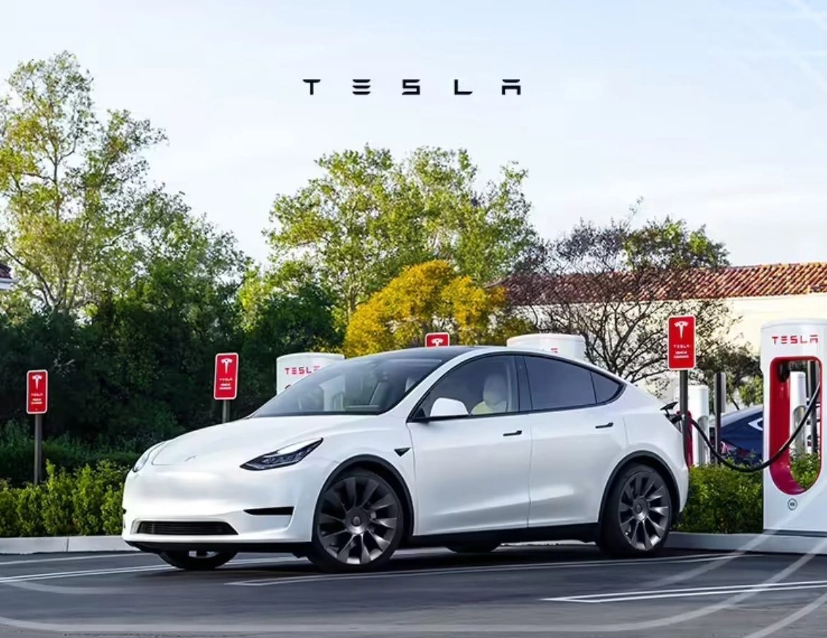 tesla augmente les tarifs de recharge à la consommation (kwh) sans abonnement, impactant le coût pour les utilisateurs sans forfait.
