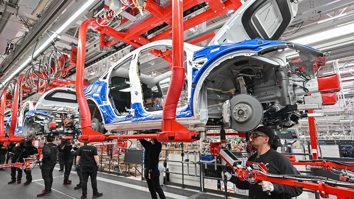 découvrez les salaires chez tesla, les enjeux du secret médical et les stratégies adoptées pour maîtriser les coûts au sein de l'entreprise.
