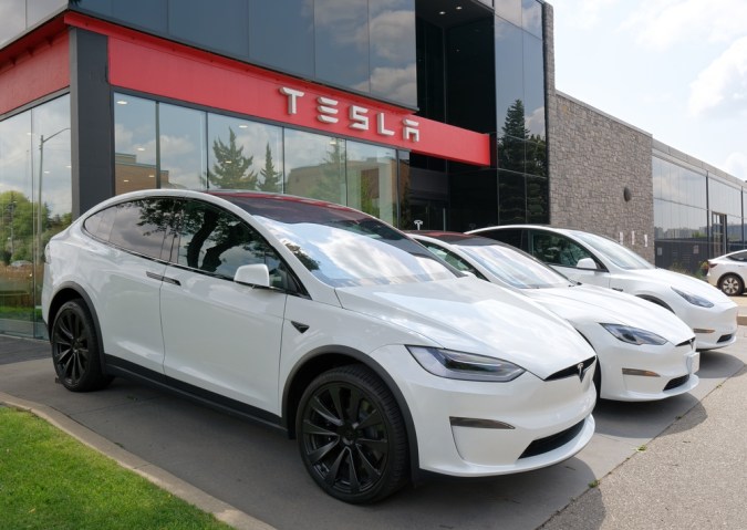 tesla accusée de manipulation auprès des régulateurs européens : enquête sur les pratiques controversées du constructeur automobile en europe.