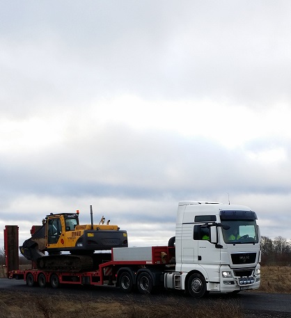 découvrez le camion tesla en europe avec une autonomie impressionnante de 800 km, alliant performance et écologie pour le transport longue distance.