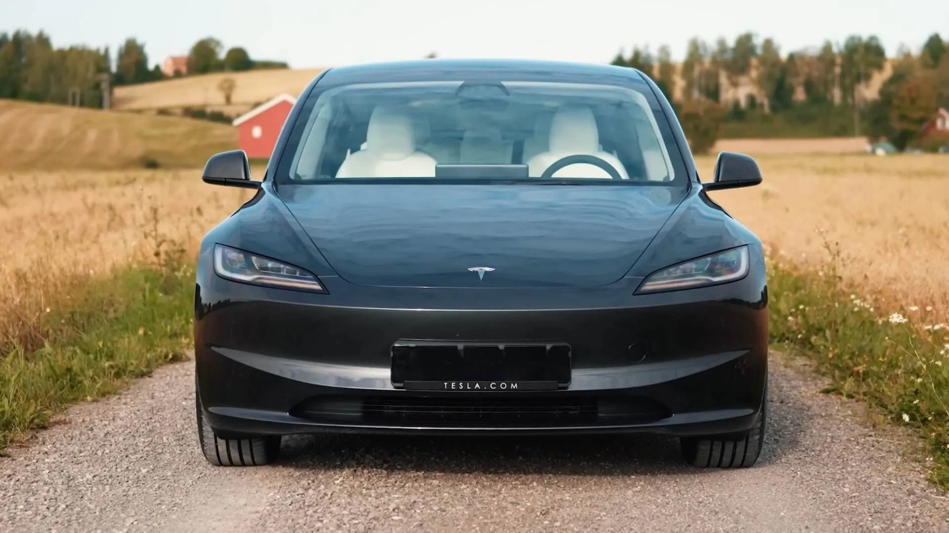 tesla publie les données de sécurité de son système full self-driving (fsd) en europe, mettant en avant les performances et les mesures de sécurité pour renforcer la confiance des utilisateurs.